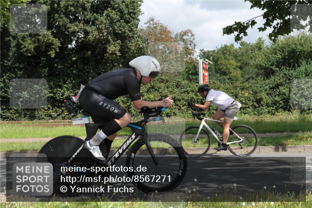 10.08.2025 - GEWOBA Citytriathlon Bremen Yannick Fuchs http://msf.ph/oto/8567271 10.08.2025 12:32:01 Radfahren 552, 615, 627, 657, 667, 682, 689, 770, 806, 838, 839, 857, 873, 876, 888, 897 meine-sportfotos.de