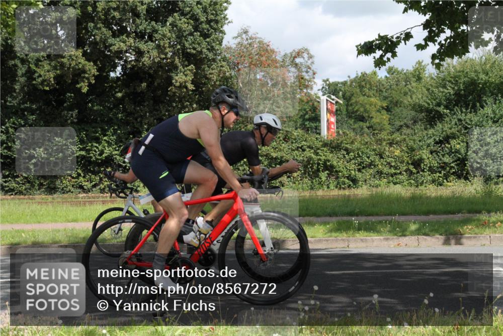 10.08.2025 - GEWOBA Citytriathlon Bremen Yannick Fuchs http://msf.ph/oto/8567272 10.08.2025 12:32:01 Radfahren 552, 615, 627, 657, 667, 682, 689, 770, 806, 838, 839, 857, 873, 876, 888, 897 meine-sportfotos.de