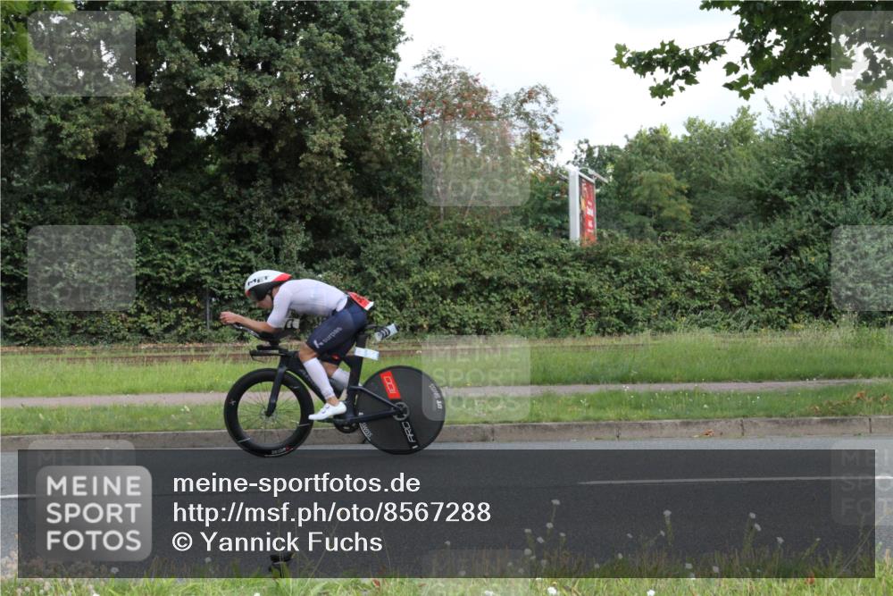 10.08.2025 - GEWOBA Citytriathlon Bremen Yannick Fuchs http://msf.ph/oto/8567288 10.08.2025 12:32:23 Radfahren 551, 641, 643, 648, 682, 735, 776, 840, 959 meine-sportfotos.de