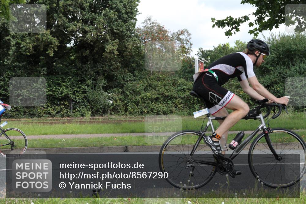 10.08.2025 - GEWOBA Citytriathlon Bremen Yannick Fuchs http://msf.ph/oto/8567290 10.08.2025 12:32:25 Radfahren 551, 641, 643, 648, 682, 735, 776, 840, 959 meine-sportfotos.de