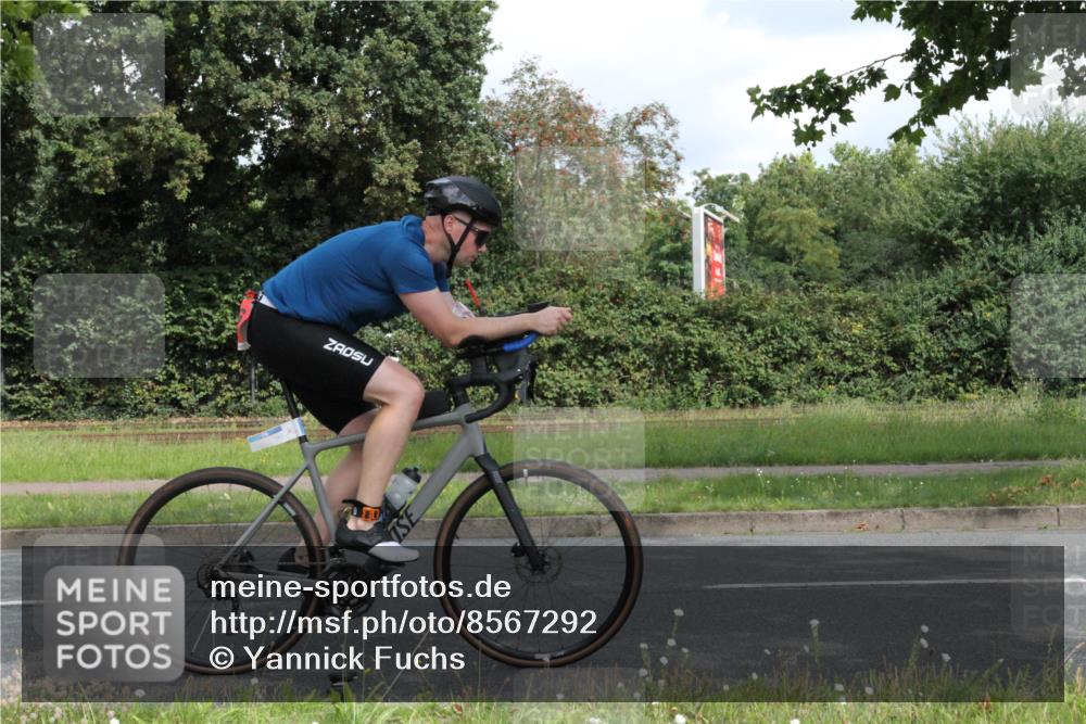 10.08.2025 - GEWOBA Citytriathlon Bremen Yannick Fuchs http://msf.ph/oto/8567292 10.08.2025 12:32:27 Radfahren 551, 641, 643, 648, 735, 776, 840, 959, 1017 meine-sportfotos.de