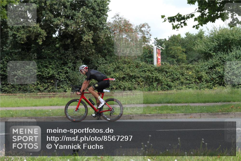 10.08.2025 - GEWOBA Citytriathlon Bremen Yannick Fuchs http://msf.ph/oto/8567297 10.08.2025 12:32:39 Radfahren 566, 641, 643, 648, 776, 840, 852, 959, 1017 meine-sportfotos.de