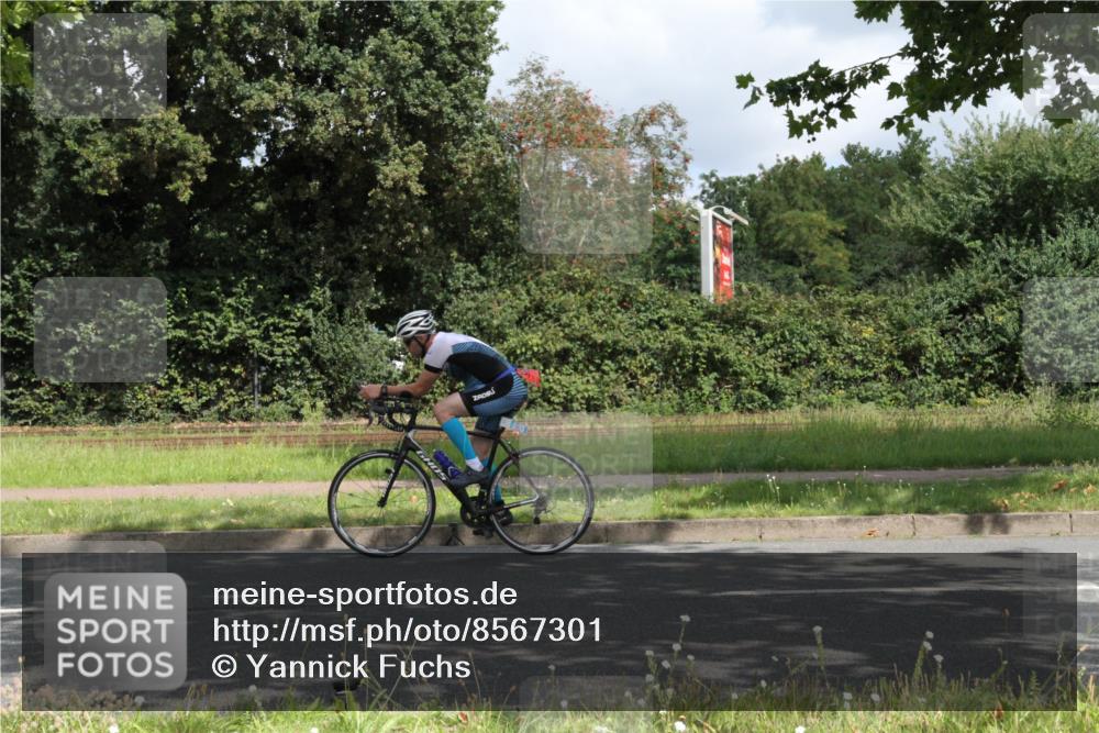 10.08.2025 - GEWOBA Citytriathlon Bremen Yannick Fuchs http://msf.ph/oto/8567301 10.08.2025 12:32:48 Radfahren 566, 604, 664, 681, 715, 852, 959, 1010, 1016, 1017 meine-sportfotos.de