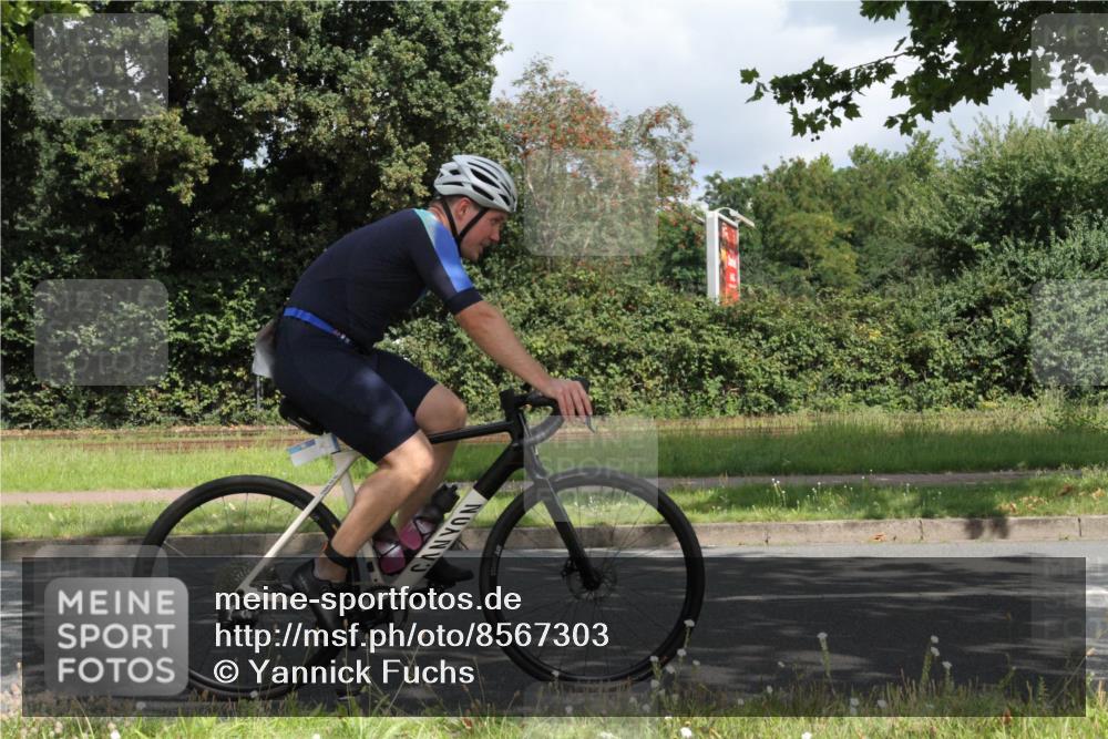 10.08.2025 - GEWOBA Citytriathlon Bremen Yannick Fuchs http://msf.ph/oto/8567303 10.08.2025 12:32:55 Radfahren 566, 604, 626, 664, 681, 715, 824, 852, 1010, 1016 meine-sportfotos.de