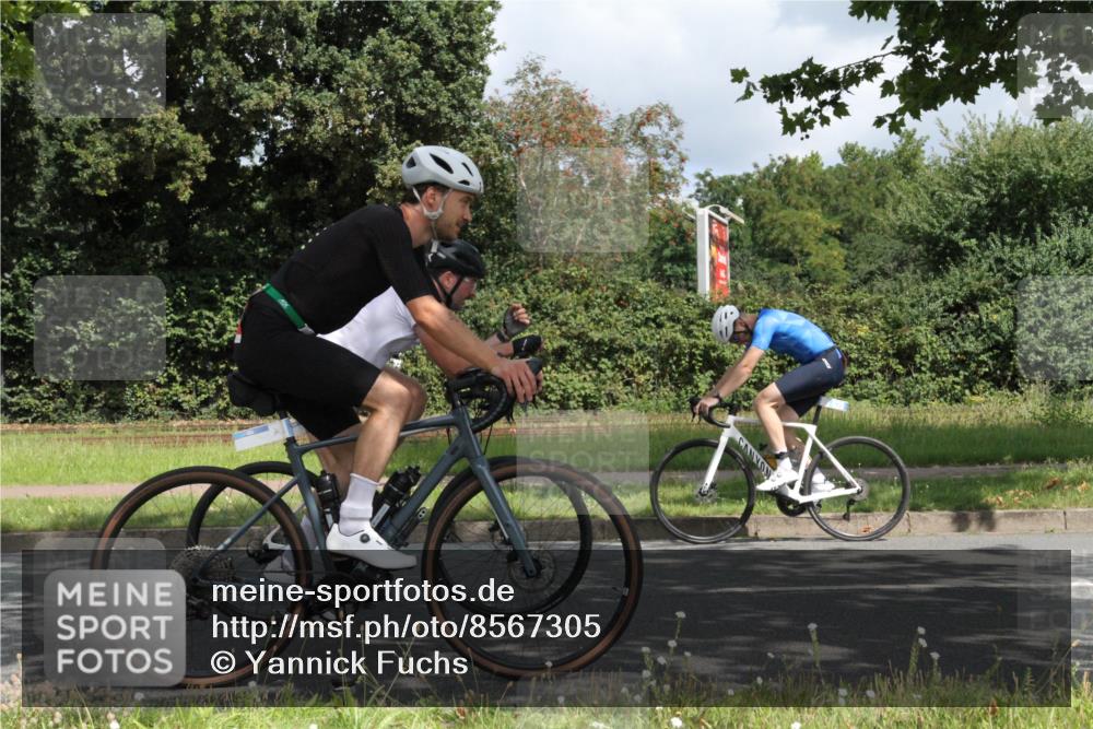 10.08.2025 - GEWOBA Citytriathlon Bremen Yannick Fuchs http://msf.ph/oto/8567305 10.08.2025 12:32:57 Radfahren 566, 604, 626, 664, 681, 715, 824, 852, 1010, 1016 meine-sportfotos.de