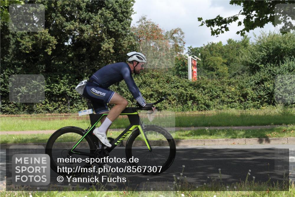 10.08.2025 - GEWOBA Citytriathlon Bremen Yannick Fuchs http://msf.ph/oto/8567307 10.08.2025 12:32:58 Radfahren 566, 604, 626, 664, 681, 715, 824, 852, 1010, 1016 meine-sportfotos.de