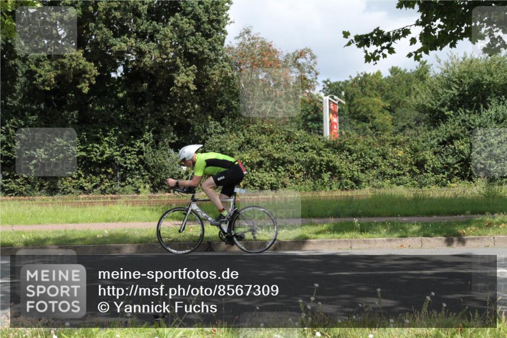 10.08.2025 - GEWOBA Citytriathlon Bremen Yannick Fuchs http://msf.ph/oto/8567309 10.08.2025 12:33:01 Radfahren 554, 604, 626, 664, 681, 708, 715, 824, 1010, 1016 meine-sportfotos.de