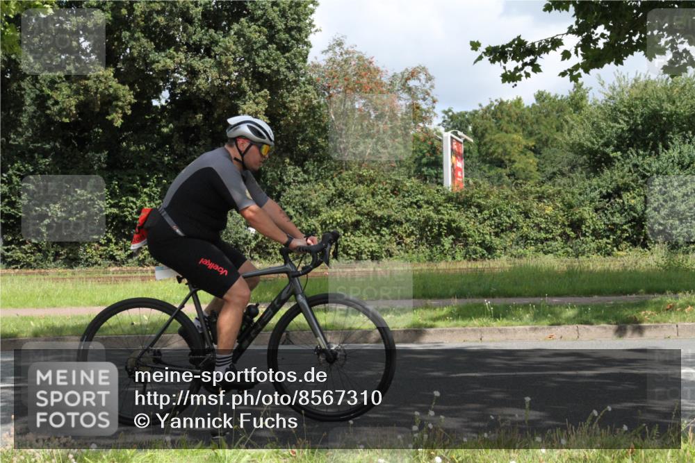 10.08.2025 - GEWOBA Citytriathlon Bremen Yannick Fuchs http://msf.ph/oto/8567310 10.08.2025 12:33:02 Radfahren 554, 604, 626, 664, 681, 708, 715, 824, 1010, 1016 meine-sportfotos.de