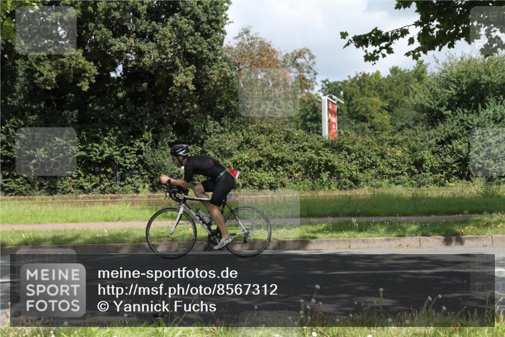 10.08.2025 - GEWOBA Citytriathlon Bremen Yannick Fuchs http://msf.ph/oto/8567312 10.08.2025 12:33:04 Radfahren 554, 604, 626, 664, 681, 708, 715, 738, 824, 1010, 1016 meine-sportfotos.de