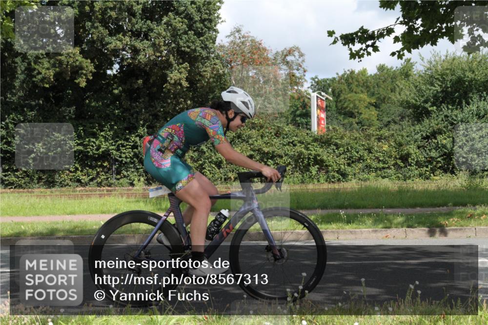10.08.2025 - GEWOBA Citytriathlon Bremen Yannick Fuchs http://msf.ph/oto/8567313 10.08.2025 12:33:07 Radfahren 554, 604, 626, 664, 681, 708, 715, 738, 824, 836, 859, 1010, 1016 meine-sportfotos.de