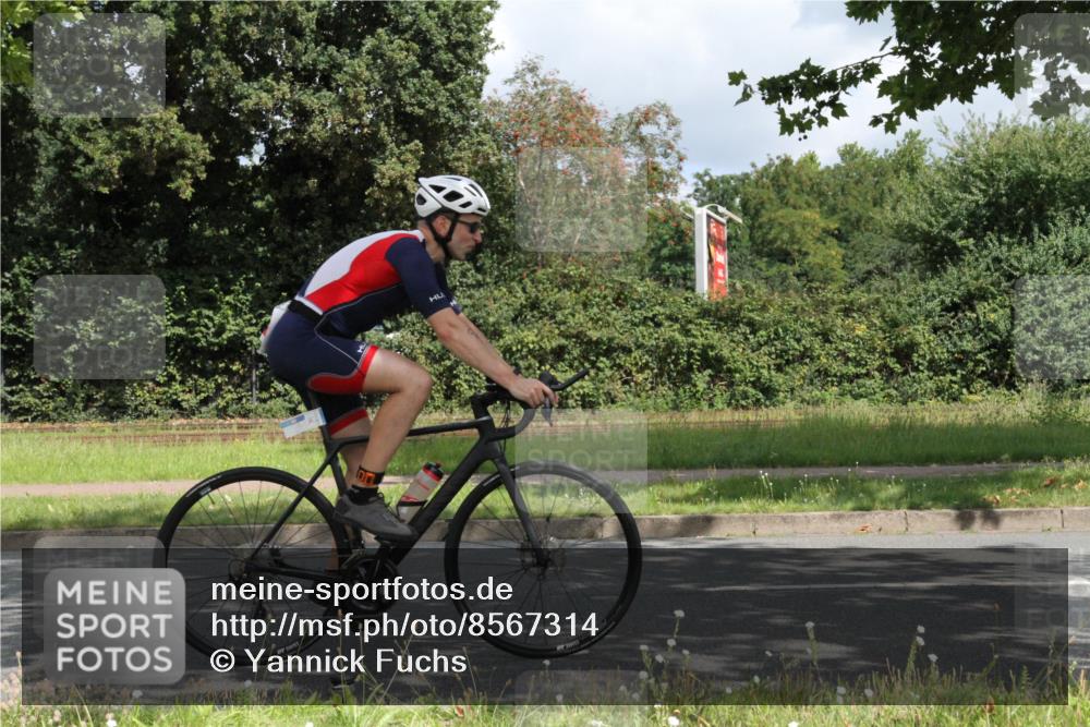 10.08.2025 - GEWOBA Citytriathlon Bremen Yannick Fuchs http://msf.ph/oto/8567314 10.08.2025 12:33:08 Radfahren 554, 604, 626, 664, 708, 715, 738, 824, 836, 859, 1010, 1016 meine-sportfotos.de