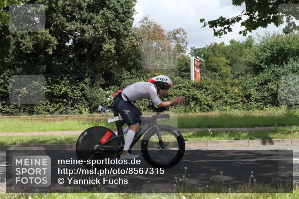 10.08.2025 - GEWOBA Citytriathlon Bremen Yannick Fuchs http://msf.ph/oto/8567315 10.08.2025 12:33:09 Radfahren 554, 626, 664, 708, 715, 738, 824, 836, 859, 1010 meine-sportfotos.de