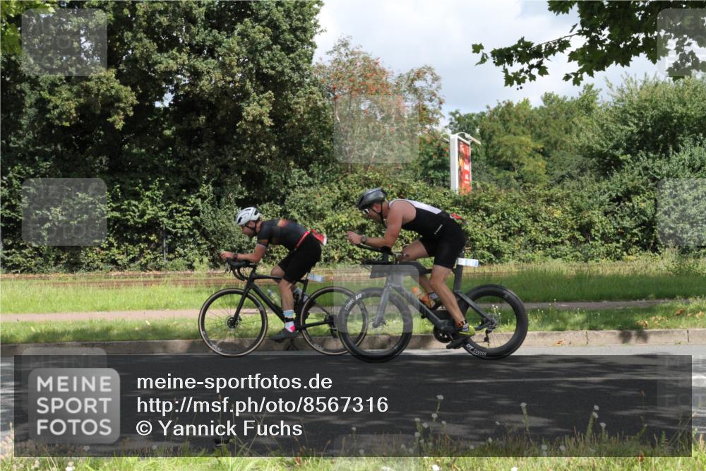 10.08.2025 - GEWOBA Citytriathlon Bremen Yannick Fuchs http://msf.ph/oto/8567316 10.08.2025 12:33:10 Radfahren 554, 626, 664, 708, 715, 738, 824, 836, 859, 1010 meine-sportfotos.de