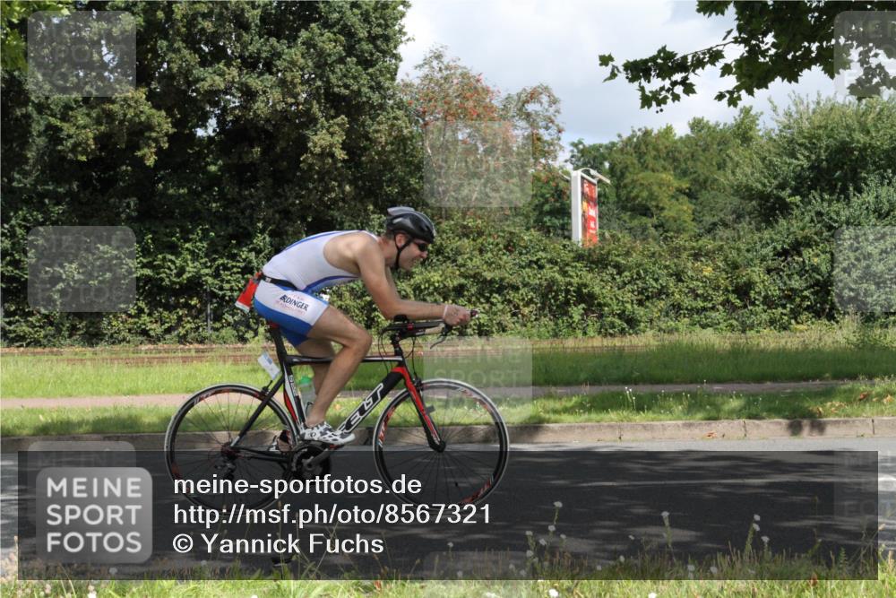 10.08.2025 - GEWOBA Citytriathlon Bremen Yannick Fuchs http://msf.ph/oto/8567321 10.08.2025 12:33:17 Radfahren 554, 708, 738, 824, 836, 859 meine-sportfotos.de