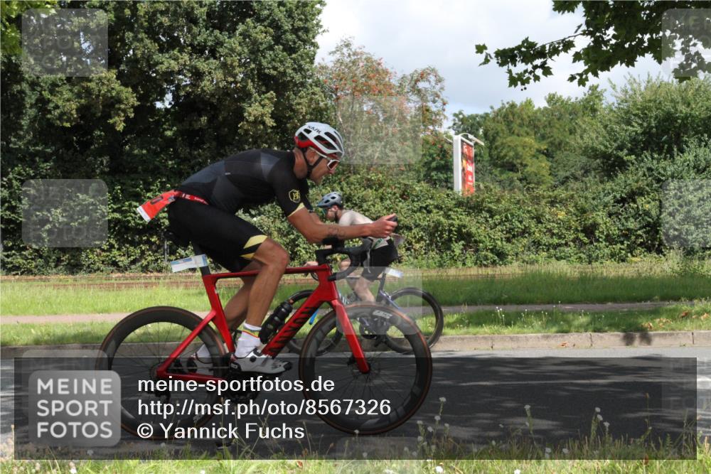 10.08.2025 - GEWOBA Citytriathlon Bremen Yannick Fuchs http://msf.ph/oto/8567326 10.08.2025 12:33:31 Radfahren 820, 859 meine-sportfotos.de