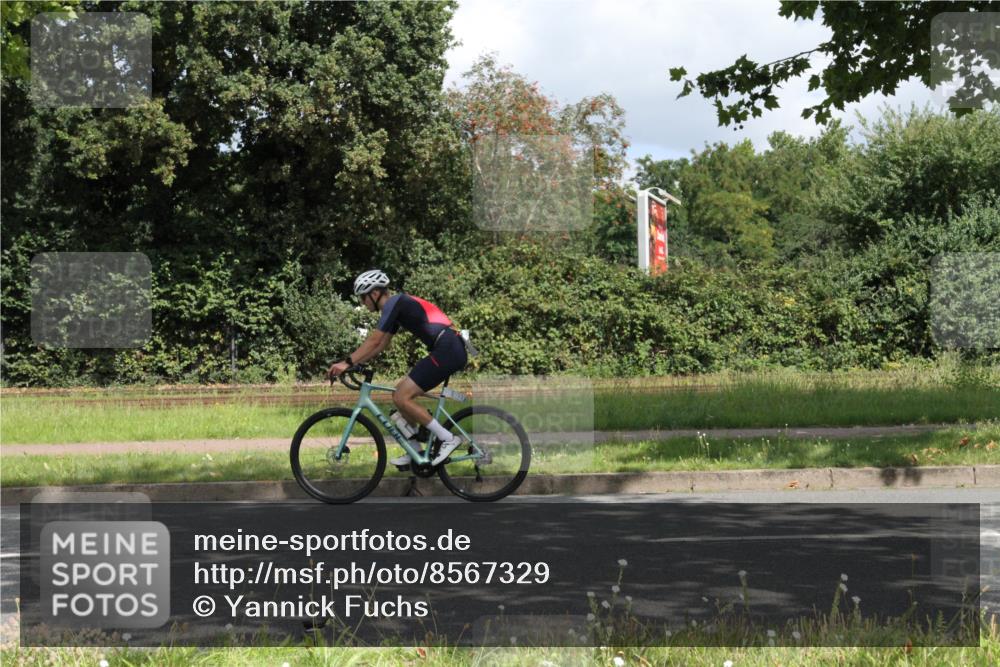 10.08.2025 - GEWOBA Citytriathlon Bremen Yannick Fuchs http://msf.ph/oto/8567329 10.08.2025 12:33:43 Radfahren 560, 635, 741, 820, 856, 895 meine-sportfotos.de