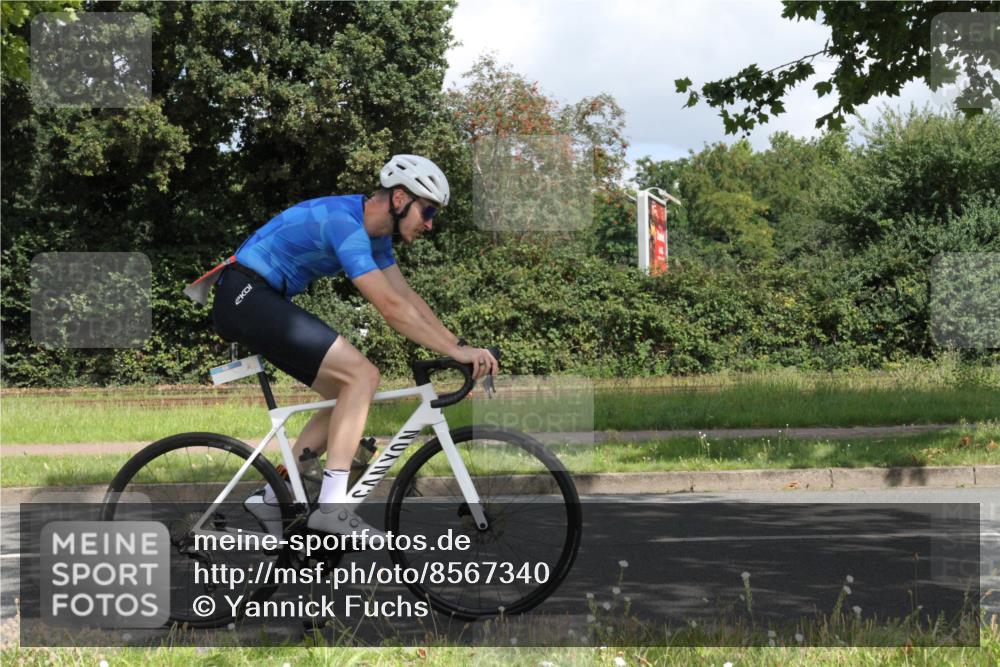 10.08.2025 - GEWOBA Citytriathlon Bremen Yannick Fuchs http://msf.ph/oto/8567340 10.08.2025 12:33:54 Radfahren 560, 635, 637, 741, 768, 856, 858, 867, 895 meine-sportfotos.de