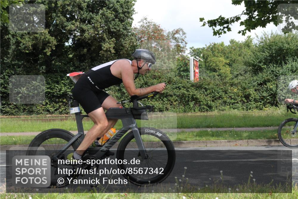 10.08.2025 - GEWOBA Citytriathlon Bremen Yannick Fuchs http://msf.ph/oto/8567342 10.08.2025 12:33:59 Radfahren 560, 635, 637, 741, 768, 858, 867 meine-sportfotos.de