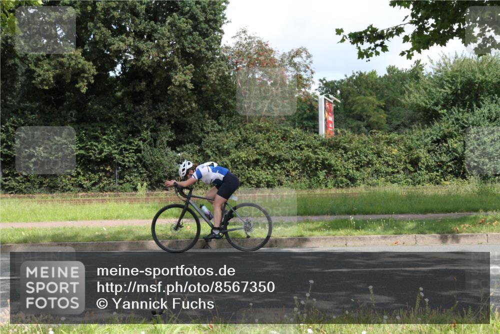 10.08.2025 - GEWOBA Citytriathlon Bremen Yannick Fuchs http://msf.ph/oto/8567350 10.08.2025 12:34:10 Radfahren 553, 637, 768, 822, 834, 858, 867 meine-sportfotos.de