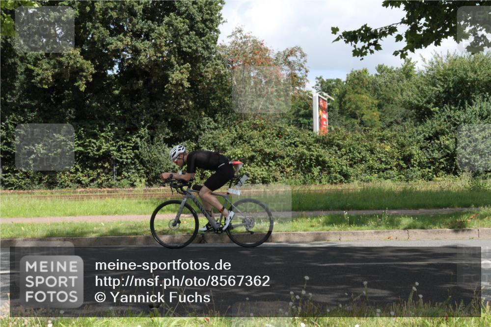 10.08.2025 - GEWOBA Citytriathlon Bremen Yannick Fuchs http://msf.ph/oto/8567362 10.08.2025 12:34:29 Radfahren 553, 584, 686, 834, 891, 912, 914, 1027, 1037 meine-sportfotos.de