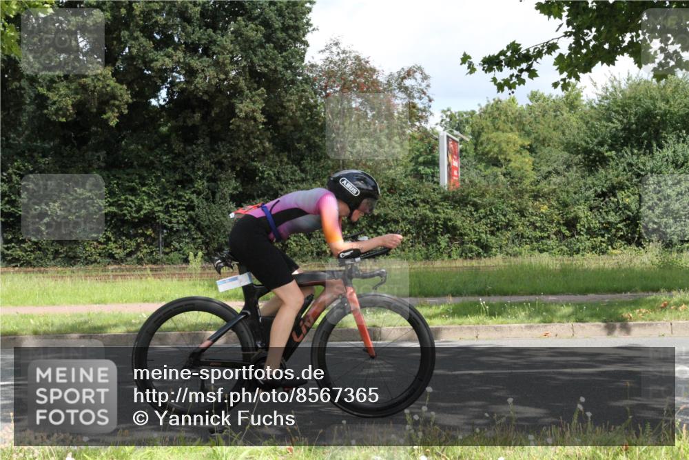 10.08.2025 - GEWOBA Citytriathlon Bremen Yannick Fuchs http://msf.ph/oto/8567365 10.08.2025 12:34:36 Radfahren 584, 591, 632, 686, 736, 826, 841, 891, 912, 914, 1027, 1037 meine-sportfotos.de