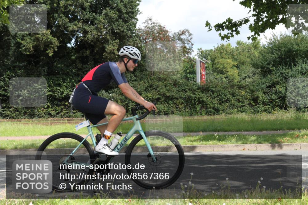10.08.2025 - GEWOBA Citytriathlon Bremen Yannick Fuchs http://msf.ph/oto/8567366 10.08.2025 12:34:37 Radfahren 584, 591, 632, 686, 736, 826, 841, 891, 912, 914, 1027, 1037 meine-sportfotos.de