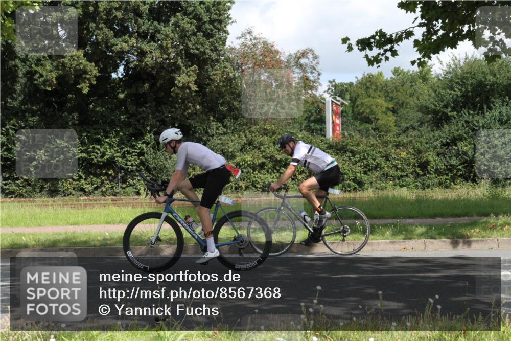 10.08.2025 - GEWOBA Citytriathlon Bremen Yannick Fuchs http://msf.ph/oto/8567368 10.08.2025 12:34:39 Radfahren 556, 584, 591, 632, 686, 736, 826, 841, 912, 914, 1027, 1037 meine-sportfotos.de
