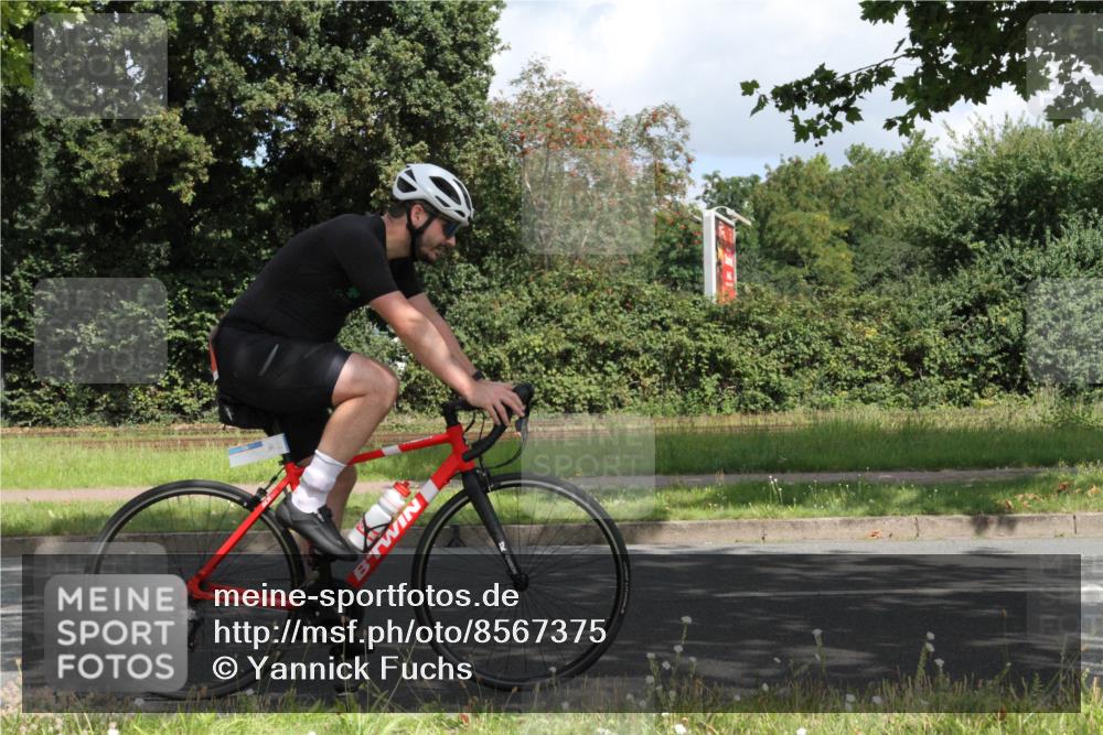 10.08.2025 - GEWOBA Citytriathlon Bremen Yannick Fuchs http://msf.ph/oto/8567375 10.08.2025 12:34:45 Radfahren 556, 584, 591, 632, 680, 736, 826, 841, 914, 1027, 1037 meine-sportfotos.de