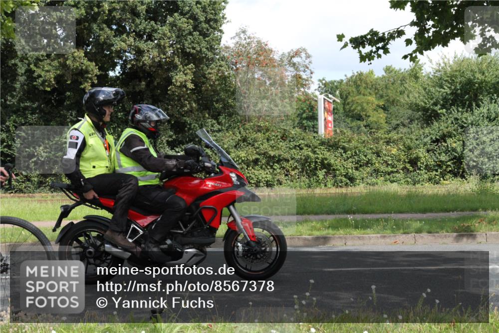 10.08.2025 - GEWOBA Citytriathlon Bremen Yannick Fuchs http://msf.ph/oto/8567378 10.08.2025 12:34:51 Radfahren 556, 584, 591, 632, 680, 736, 826, 841, 855, 914, 915, 956, 1027 meine-sportfotos.de