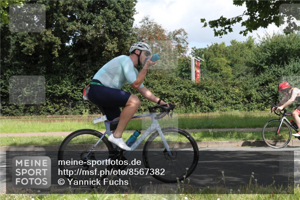 10.08.2025 - GEWOBA Citytriathlon Bremen Yannick Fuchs http://msf.ph/oto/8567382 10.08.2025 12:34:56 Radfahren 556, 591, 632, 680, 826, 841, 855, 902, 915, 956, 1035 meine-sportfotos.de
