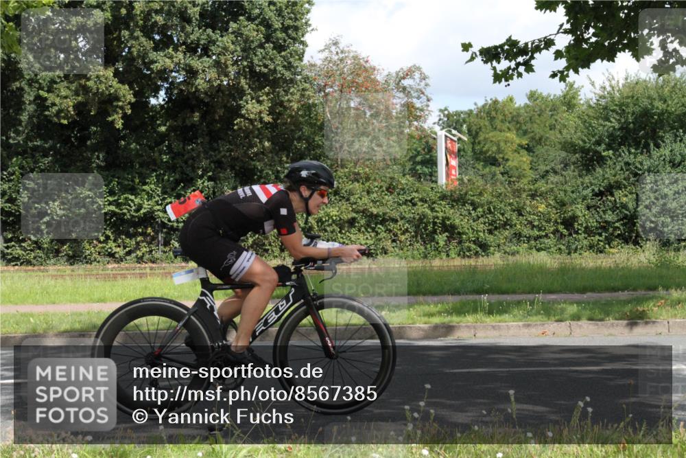 10.08.2025 - GEWOBA Citytriathlon Bremen Yannick Fuchs http://msf.ph/oto/8567385 10.08.2025 12:35:00 Radfahren 556, 558, 632, 680, 707, 855, 902, 915, 956, 1035 meine-sportfotos.de