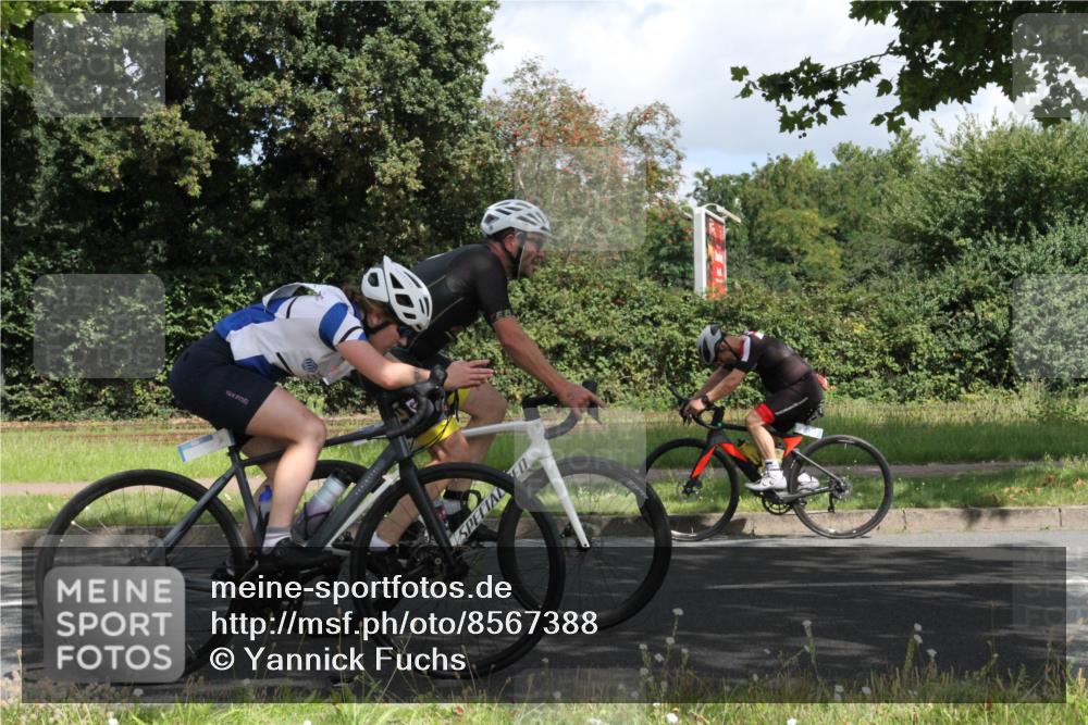 10.08.2025 - GEWOBA Citytriathlon Bremen Yannick Fuchs http://msf.ph/oto/8567388 10.08.2025 12:35:07 Radfahren 558, 680, 707, 855, 902, 915, 956, 973, 977, 1035 meine-sportfotos.de