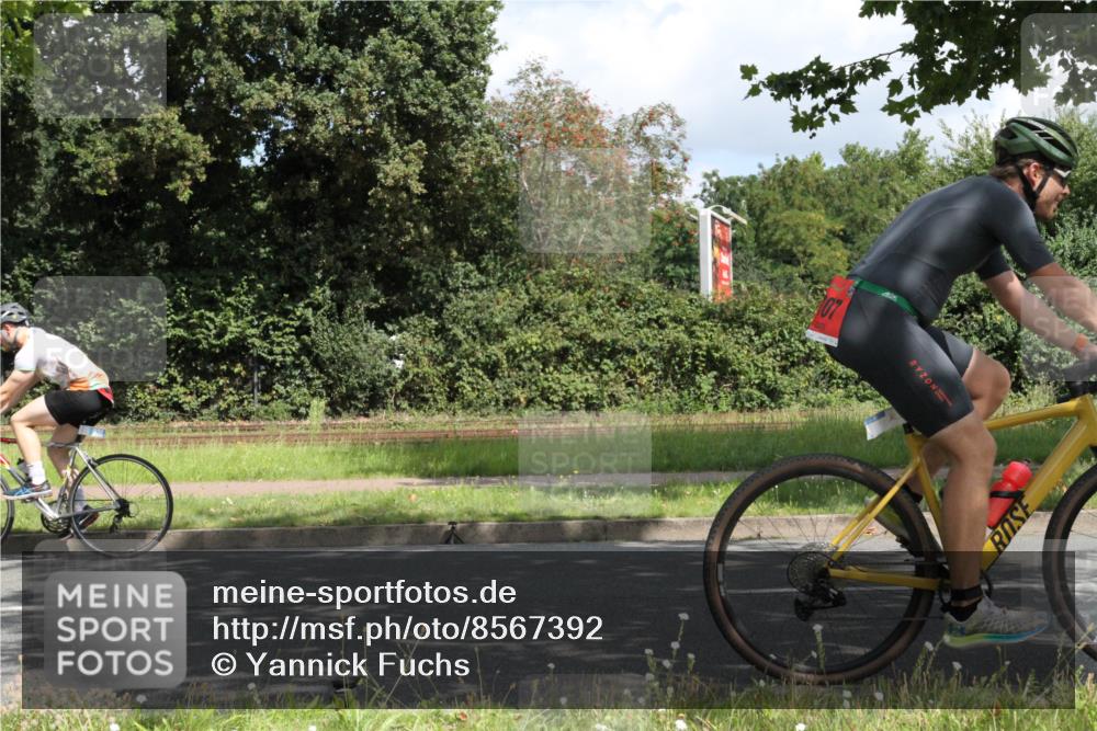 10.08.2025 - GEWOBA Citytriathlon Bremen Yannick Fuchs http://msf.ph/oto/8567392 10.08.2025 12:35:11 Radfahren 558, 579, 707, 855, 902, 915, 956, 973, 977, 1035, 1039 meine-sportfotos.de