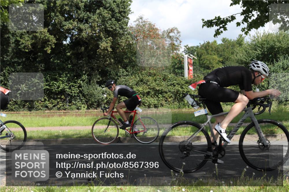10.08.2025 - GEWOBA Citytriathlon Bremen Yannick Fuchs http://msf.ph/oto/8567396 10.08.2025 12:35:21 Radfahren 558, 579, 642, 707, 742, 973, 977, 1039 meine-sportfotos.de