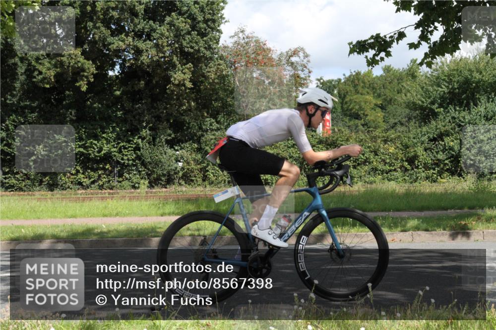 10.08.2025 - GEWOBA Citytriathlon Bremen Yannick Fuchs http://msf.ph/oto/8567398 10.08.2025 12:35:30 Radfahren 579, 642, 719, 742, 763, 783, 833, 919, 973, 1039 meine-sportfotos.de