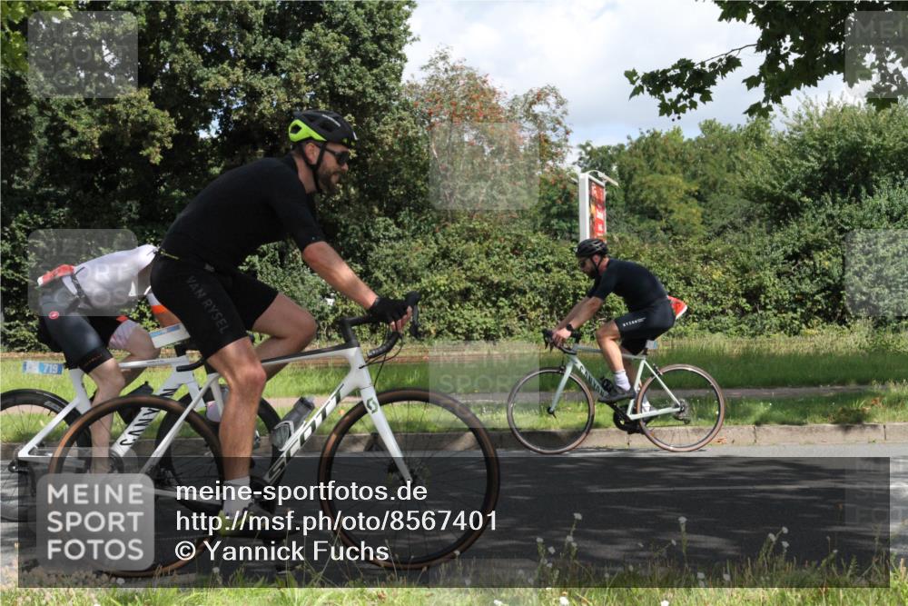 10.08.2025 - GEWOBA Citytriathlon Bremen Yannick Fuchs http://msf.ph/oto/8567401 10.08.2025 12:35:33 Radfahren 579, 642, 719, 742, 763, 783, 833, 919, 933, 1039 meine-sportfotos.de