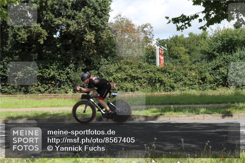 10.08.2025 - GEWOBA Citytriathlon Bremen Yannick Fuchs http://msf.ph/oto/8567405 10.08.2025 12:35:35 Radfahren 642, 719, 742, 763, 783, 833, 919, 933, 966, 1039 meine-sportfotos.de