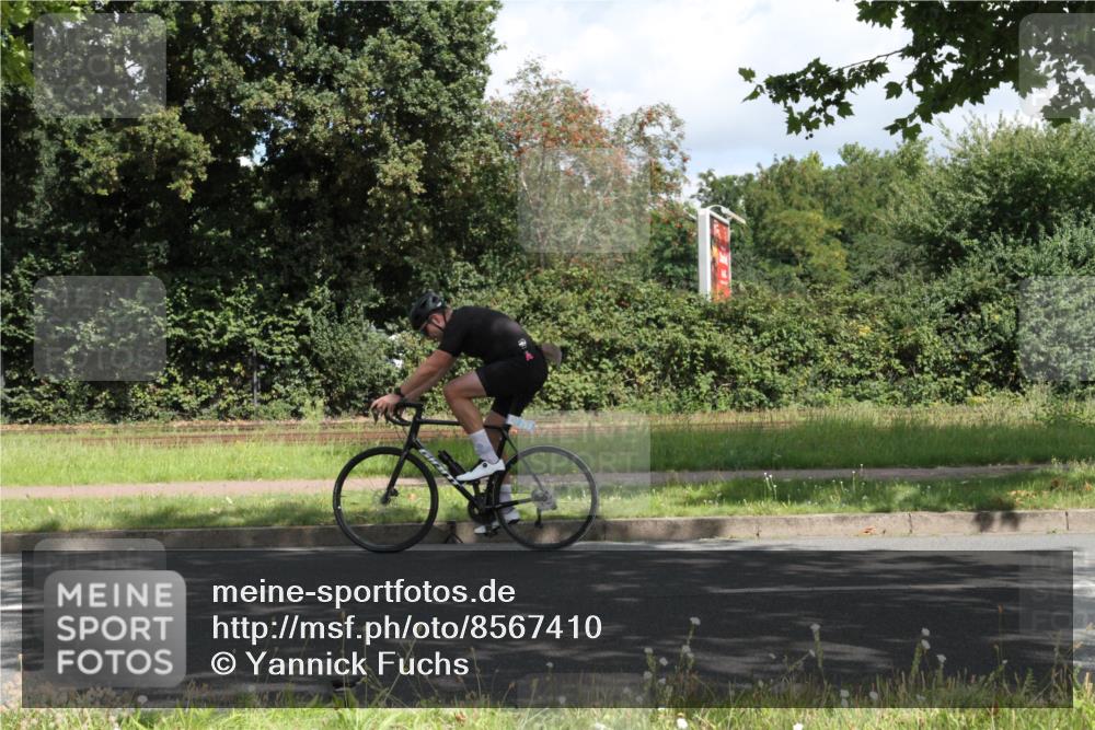 10.08.2025 - GEWOBA Citytriathlon Bremen Yannick Fuchs http://msf.ph/oto/8567410 10.08.2025 12:35:41 Radfahren 642, 719, 742, 763, 783, 833, 843, 919, 933, 966 meine-sportfotos.de