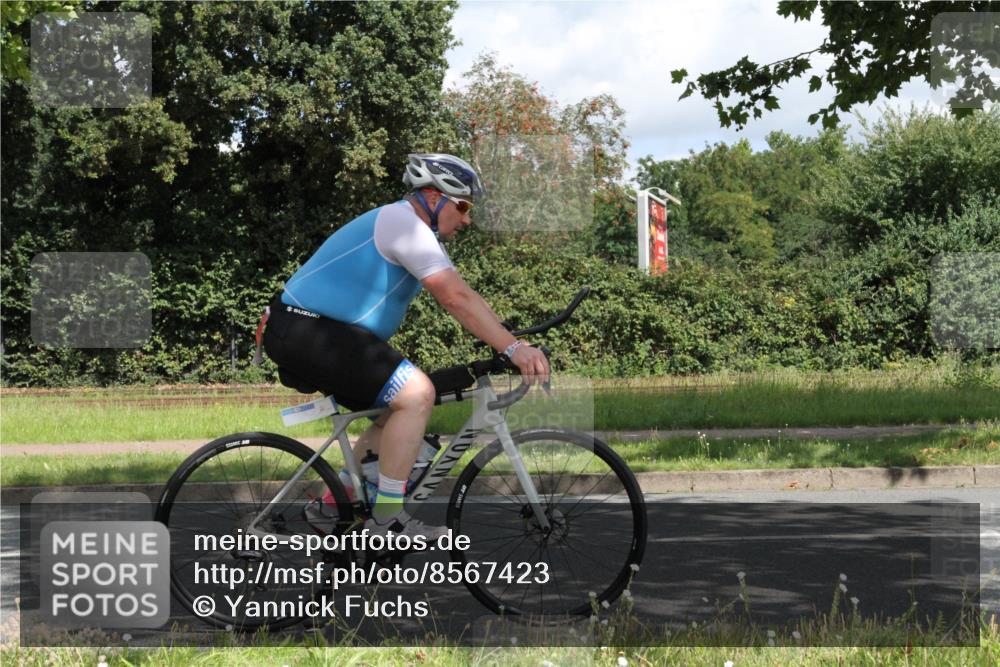 10.08.2025 - GEWOBA Citytriathlon Bremen Yannick Fuchs http://msf.ph/oto/8567423 10.08.2025 12:36:01 Radfahren 567, 636, 759, 843, 877 meine-sportfotos.de