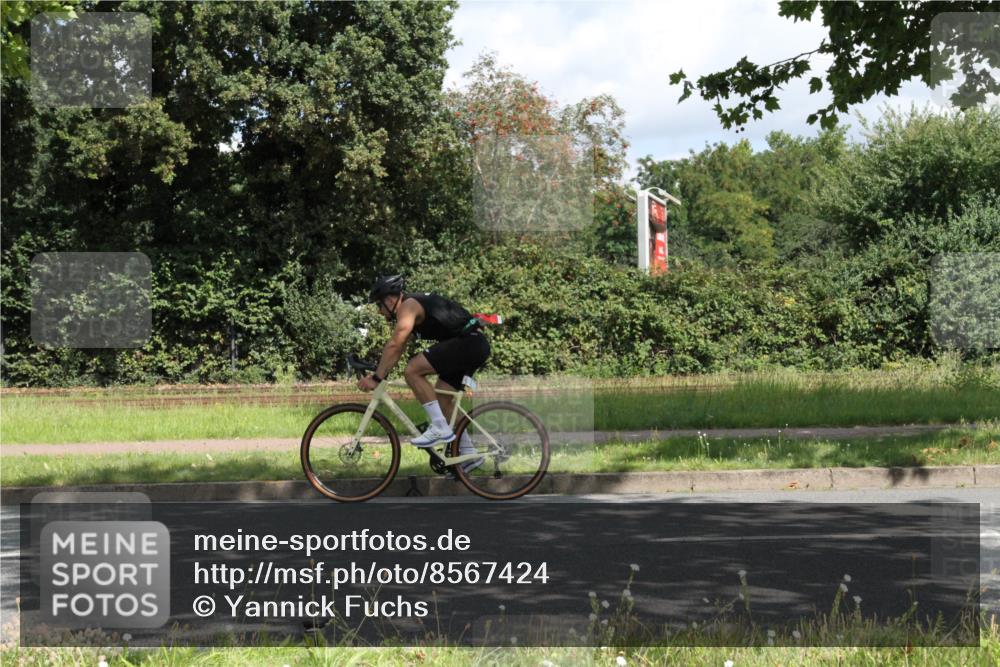 10.08.2025 - GEWOBA Citytriathlon Bremen Yannick Fuchs http://msf.ph/oto/8567424 10.08.2025 12:36:03 Radfahren 567, 636, 759, 843, 877 meine-sportfotos.de