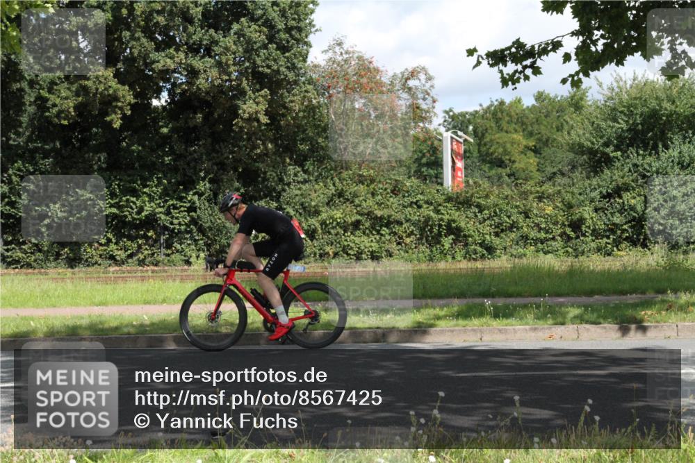 10.08.2025 - GEWOBA Citytriathlon Bremen Yannick Fuchs http://msf.ph/oto/8567425 10.08.2025 12:36:05 Radfahren 567, 582, 636, 759, 843, 877 meine-sportfotos.de