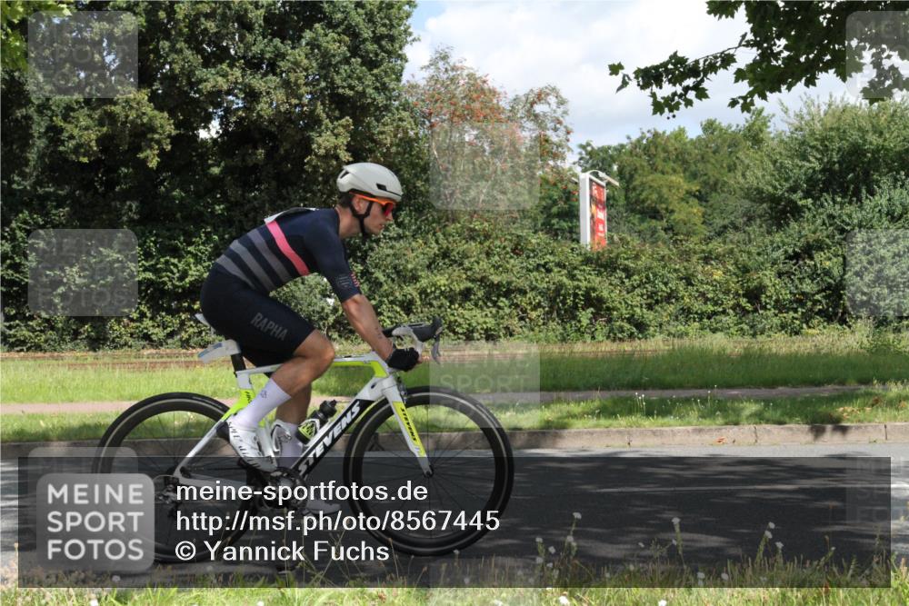 10.08.2025 - GEWOBA Citytriathlon Bremen Yannick Fuchs http://msf.ph/oto/8567445 10.08.2025 12:36:39 Radfahren 570, 701, 750, 765, 766, 781, 789, 790, 794, 872, 1025, 1029, 1032 meine-sportfotos.de