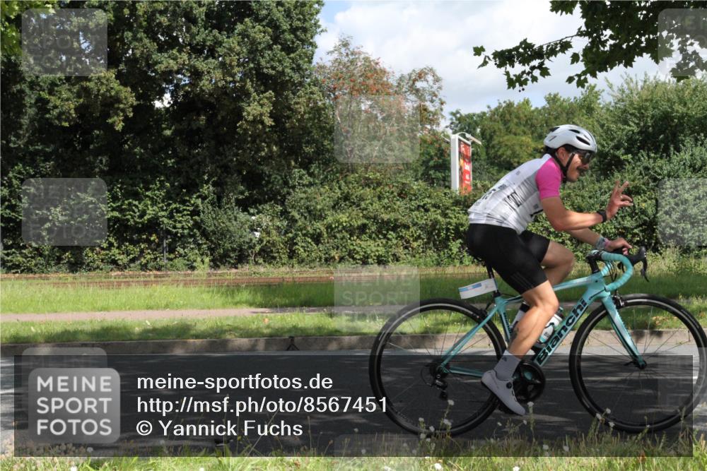 10.08.2025 - GEWOBA Citytriathlon Bremen Yannick Fuchs http://msf.ph/oto/8567451 10.08.2025 12:36:43 Radfahren 570, 701, 739, 750, 765, 781, 789, 794, 872, 1025, 1029, 1032 meine-sportfotos.de