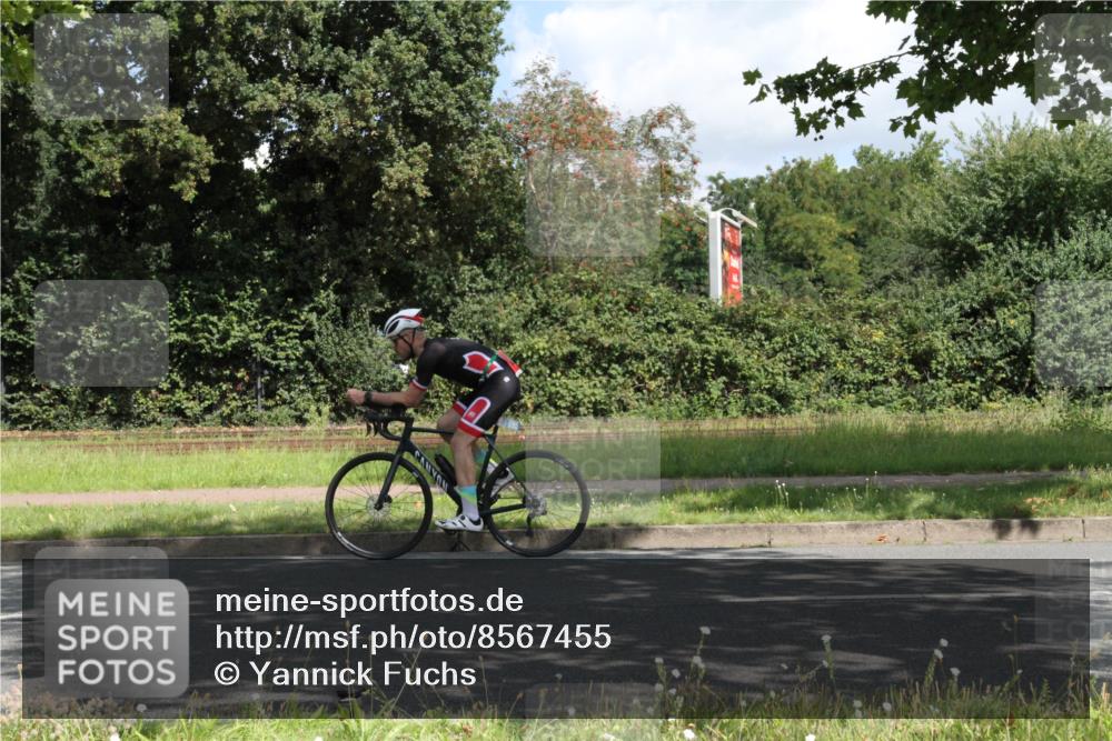 10.08.2025 - GEWOBA Citytriathlon Bremen Yannick Fuchs http://msf.ph/oto/8567455 10.08.2025 12:36:55 Radfahren 570, 631, 678, 701, 734, 739, 982, 1029, 1033 meine-sportfotos.de