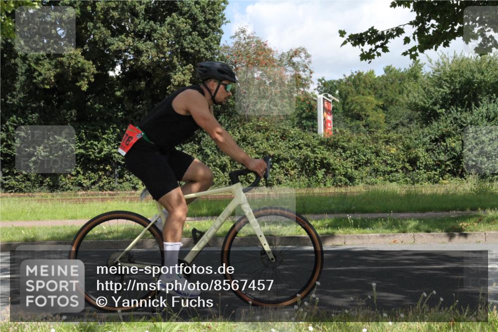10.08.2025 - GEWOBA Citytriathlon Bremen Yannick Fuchs http://msf.ph/oto/8567457 10.08.2025 12:36:58 Radfahren 631, 678, 701, 734, 739, 982, 1033 meine-sportfotos.de