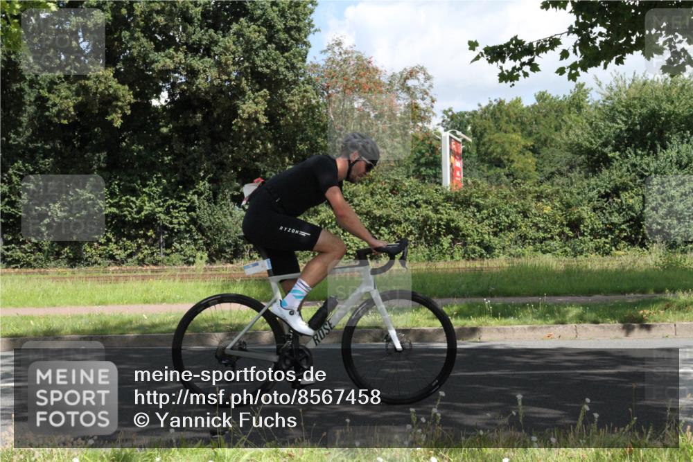 10.08.2025 - GEWOBA Citytriathlon Bremen Yannick Fuchs http://msf.ph/oto/8567458 10.08.2025 12:37:01 Radfahren 631, 678, 726, 734, 739, 982, 1033 meine-sportfotos.de