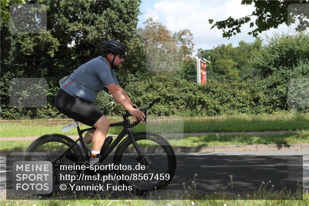 10.08.2025 - GEWOBA Citytriathlon Bremen Yannick Fuchs http://msf.ph/oto/8567459 10.08.2025 12:37:02 Radfahren 631, 678, 726, 734, 739, 982, 1033 meine-sportfotos.de