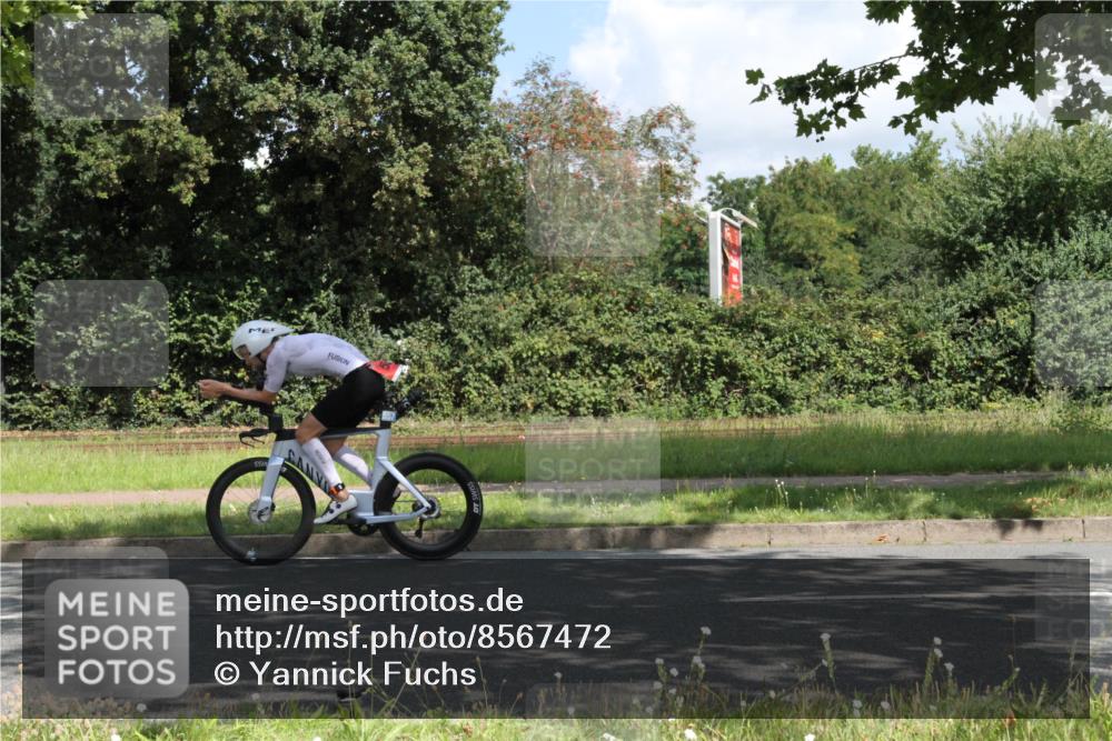 10.08.2025 - GEWOBA Citytriathlon Bremen Yannick Fuchs http://msf.ph/oto/8567472 10.08.2025 12:37:35 Radfahren 563, 603 meine-sportfotos.de