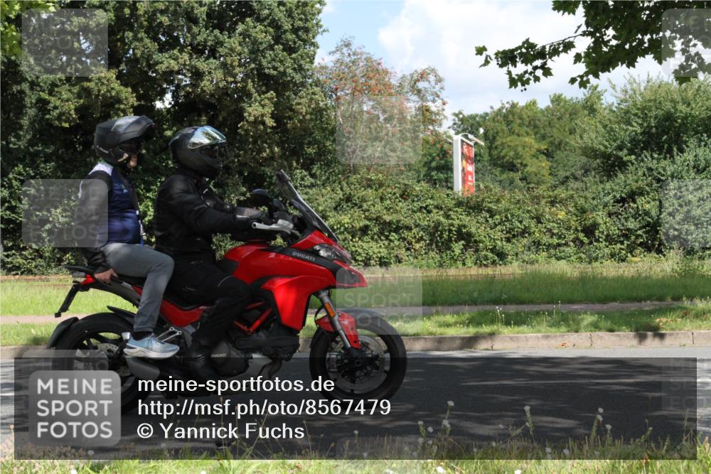 10.08.2025 - GEWOBA Citytriathlon Bremen Yannick Fuchs http://msf.ph/oto/8567479 10.08.2025 12:37:50 Radfahren 563, 603, 618 meine-sportfotos.de