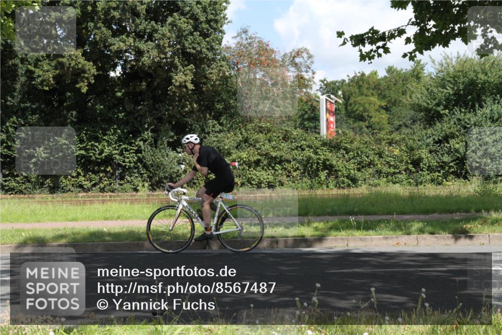 10.08.2025 - GEWOBA Citytriathlon Bremen Yannick Fuchs http://msf.ph/oto/8567487 10.08.2025 12:38:00 Radfahren 618, 671, 761, 764, 782, 844, 1018 meine-sportfotos.de